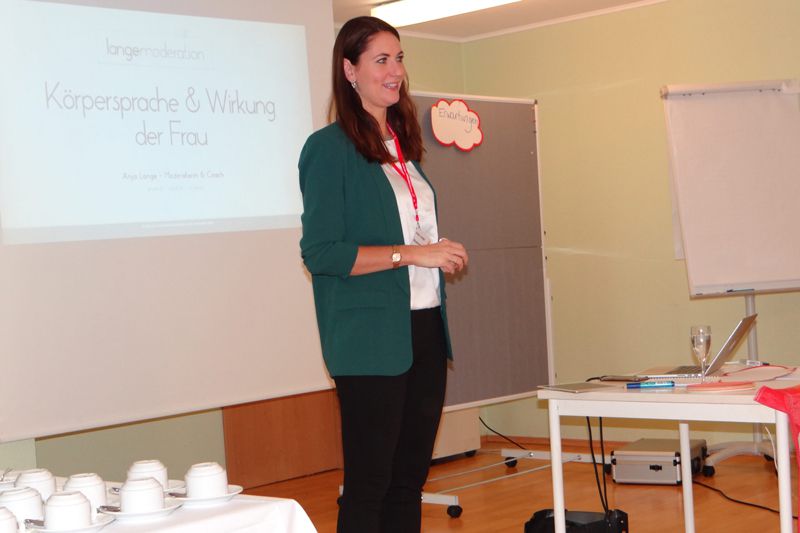 Körpersprache und Wirkung der Frau